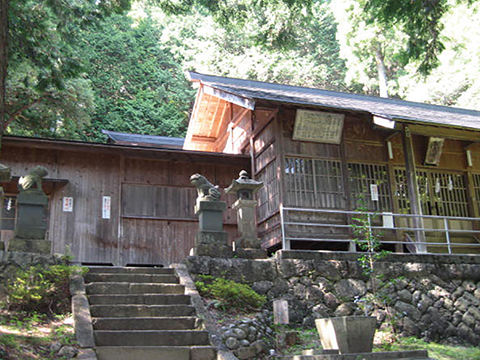 木曽谷最古の神社、白山神社（大桑村）