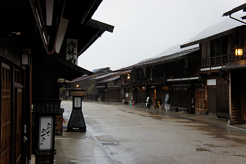 雨の奈良井宿